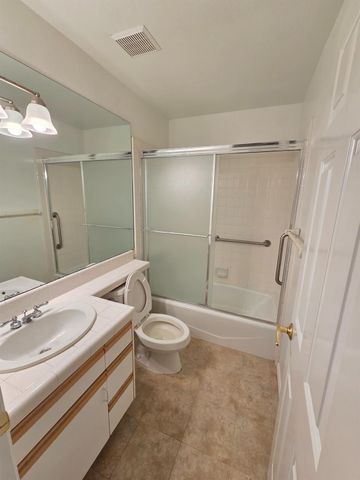 369 E Lindbrook Lane, Fresno, CA 93720