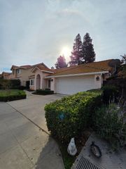 369 E Lindbrook Lane, Fresno, CA 93720