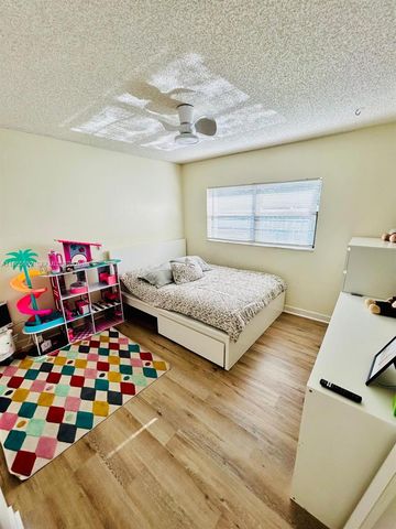 7342 NW 38th Pl, Coral Springs, FL 33065