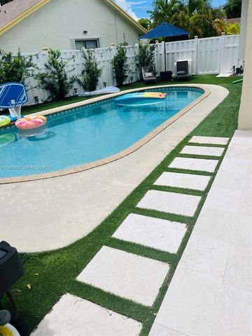 7342 NW 38th Pl, Coral Springs, FL 33065