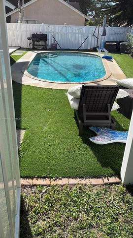 7342 NW 38th Pl, Coral Springs, FL 33065