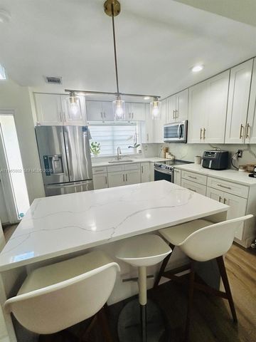 7342 NW 38th Pl, Coral Springs, FL 33065