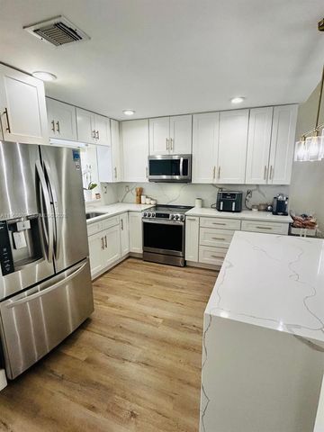 7342 NW 38th Pl, Coral Springs, FL 33065