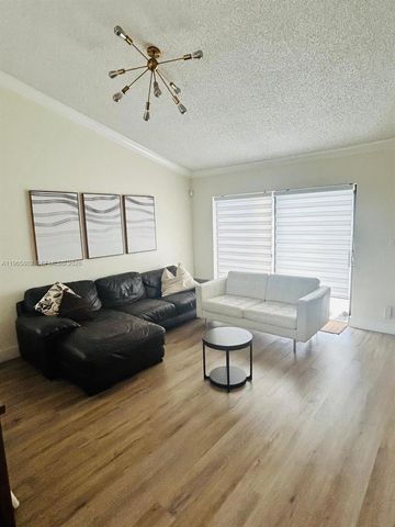 7342 NW 38th Pl, Coral Springs, FL 33065