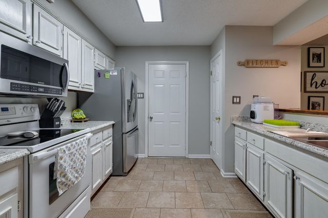 7807 TUMBLING CREEK DR, Millington, TN 38053