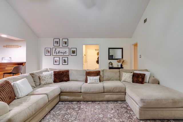 7807 TUMBLING CREEK DR, Millington, TN 38053