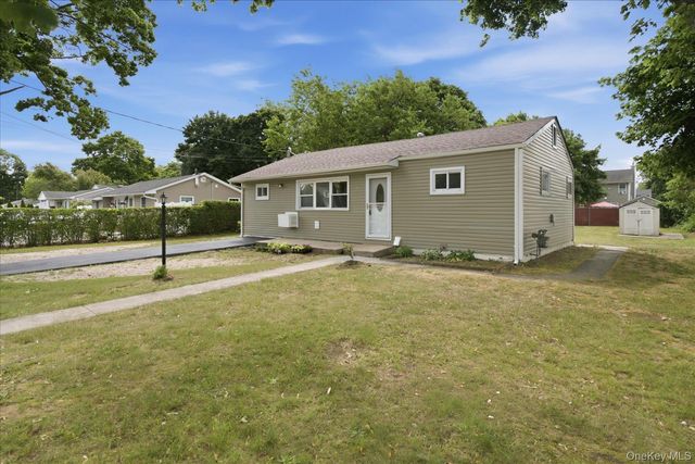 42 Bradley Street, Brentwood, NY 11717