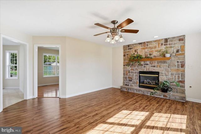 5248 WINCHESTER AVE, Martinsburg, WV 25405