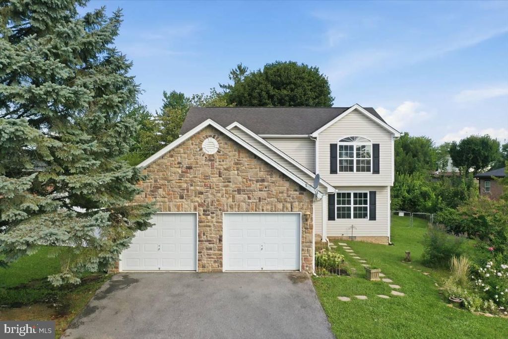 5248 WINCHESTER AVE, Martinsburg, WV 25405