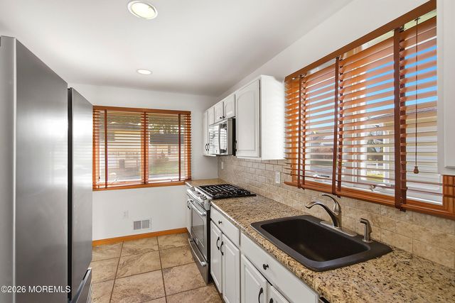 624 Mermaid Avenue, Beachwood, NJ 08722