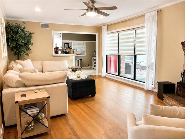 6755 E Mockingbird Lane, Dallas, TX 75214