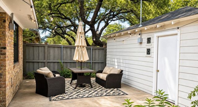 6755 E Mockingbird Lane, Dallas, TX 75214