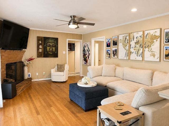 6755 E Mockingbird Lane, Dallas, TX 75214
