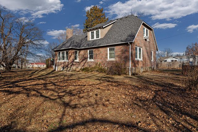 1124 W Washington Street, Marshfield, MO 65706