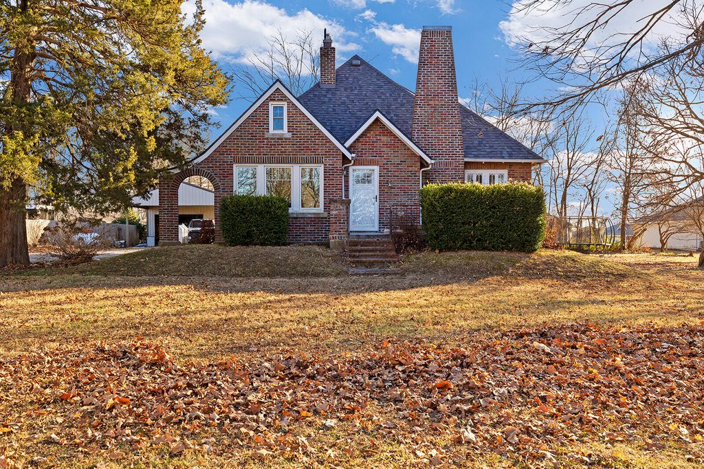 1124 W Washington Street, Marshfield, MO 65706