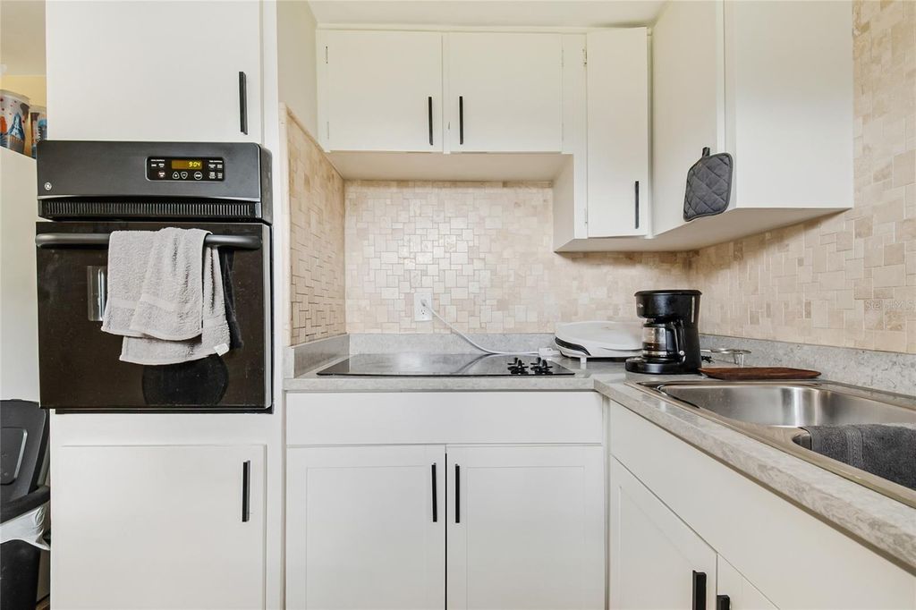 Image 16 of property listing at 6017 CANDLEWOOD LANE, Orlando, FL 32809