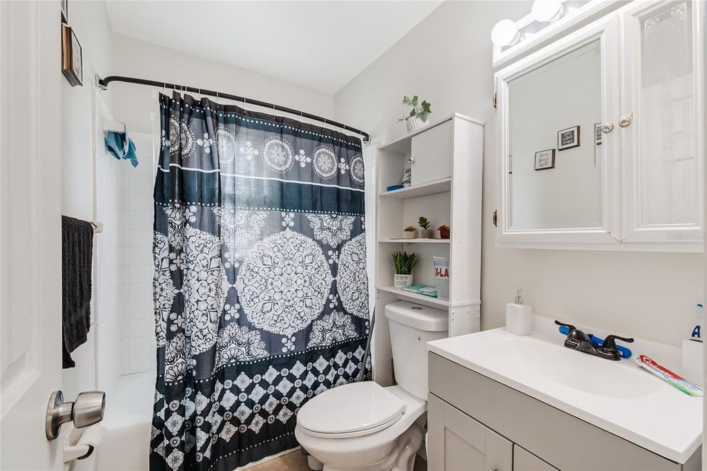 Image 22 of property listing at 6017 CANDLEWOOD LANE, Orlando, FL 32809