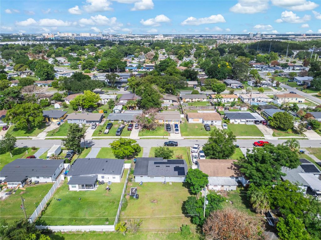 Image 37 of property listing at 6017 CANDLEWOOD LANE, Orlando, FL 32809