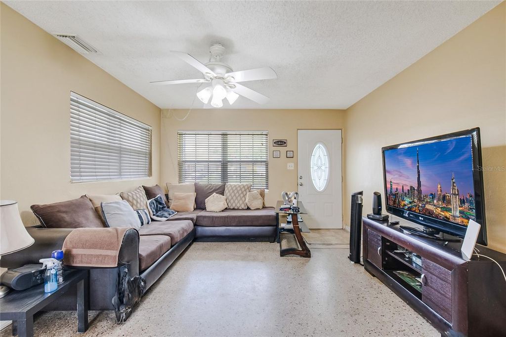 Image 8 of property listing at 6017 CANDLEWOOD LANE, Orlando, FL 32809