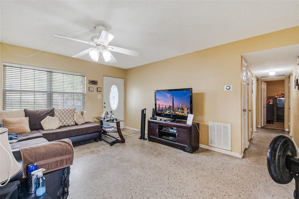 Image 9 of property listing at 6017 CANDLEWOOD LANE, Orlando, FL 32809