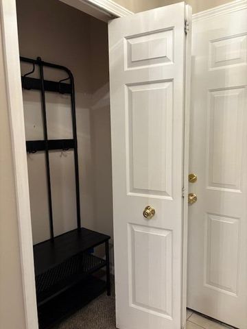 2692 S Knightsbridge Circle, Ann Arbor, MI 48105