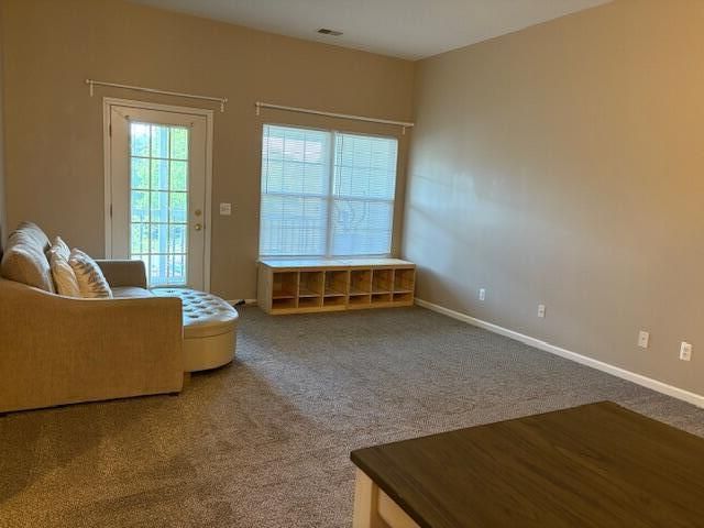 2692 S Knightsbridge Circle, Ann Arbor, MI 48105