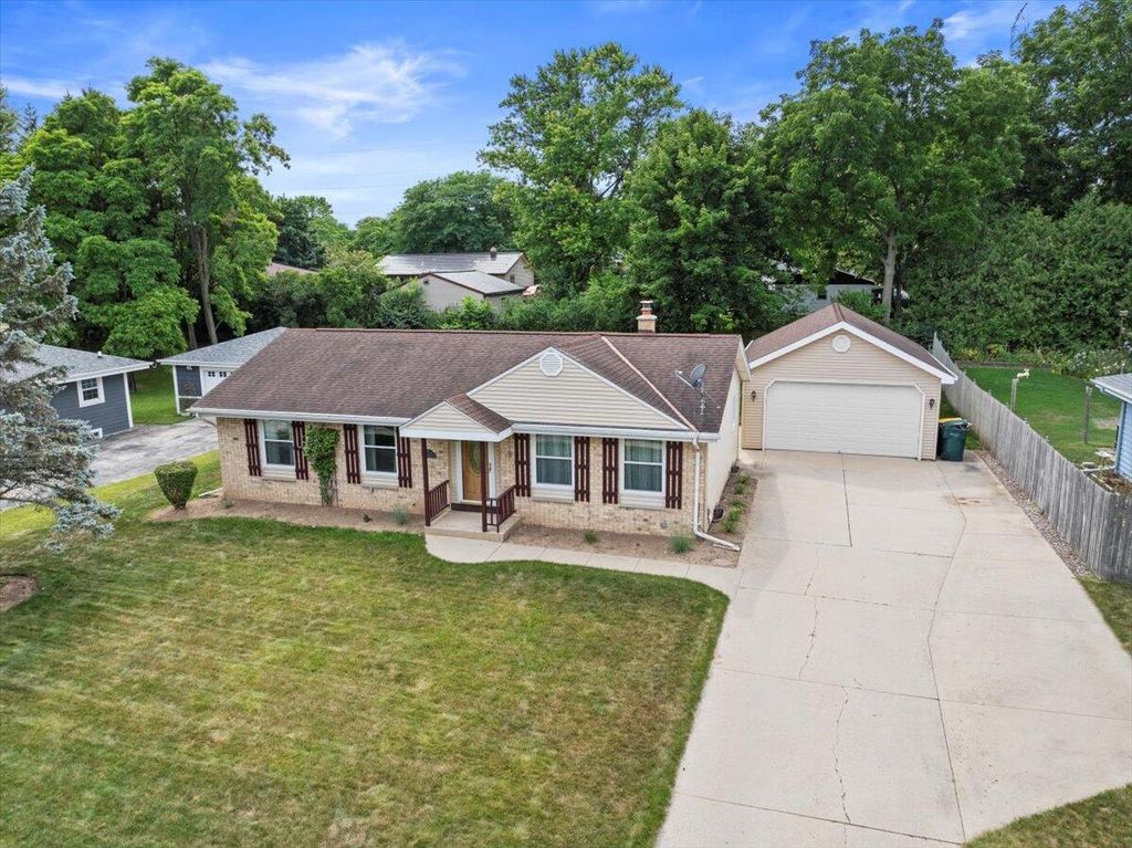 117 Judge DRIVE, Saukville, WI 53080