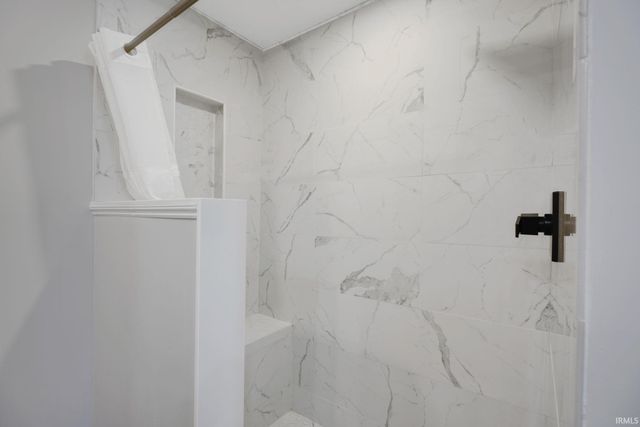 9653 S Harbour Pointe Drive, Bloomington, IN 47401