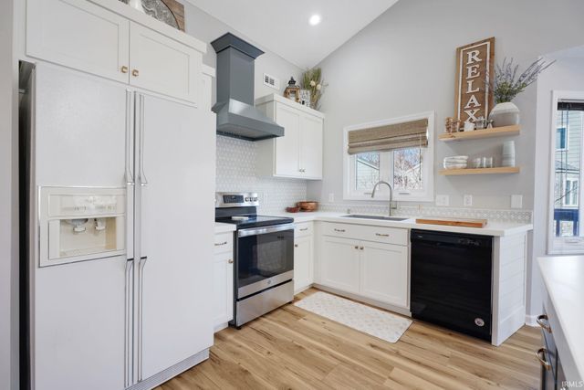 9653 S Harbour Pointe Drive, Bloomington, IN 47401