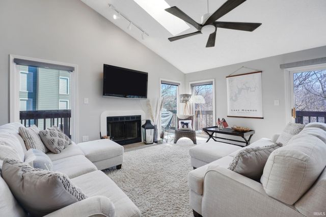 9653 S Harbour Pointe Drive, Bloomington, IN 47401