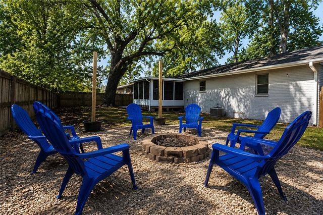 2306 SE 9th Street, Bentonville, AR 72712