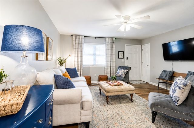 2306 SE 9th Street, Bentonville, AR 72712