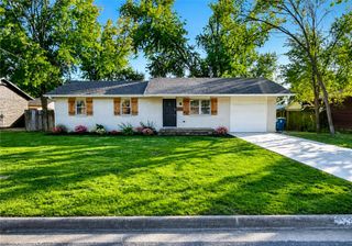2306 SE 9th Street, Bentonville, AR 72712