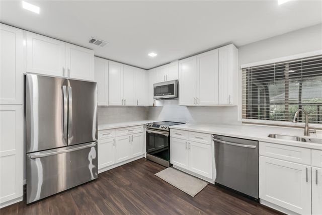 2 Summer Morning Court, The Woodlands, TX 77381