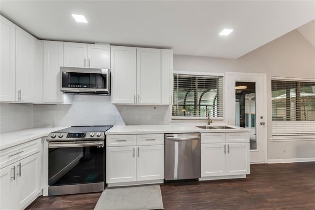 2 Summer Morning Court, The Woodlands, TX 77381