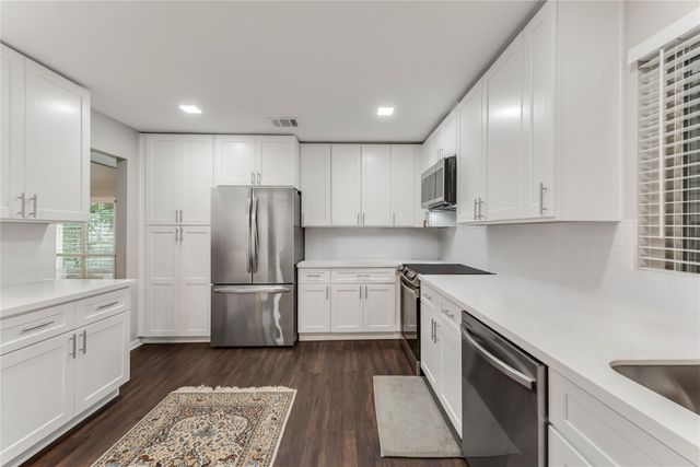 2 Summer Morning Court, The Woodlands, TX 77381