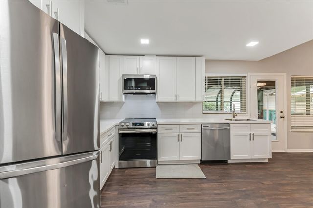 2 Summer Morning Court, The Woodlands, TX 77381