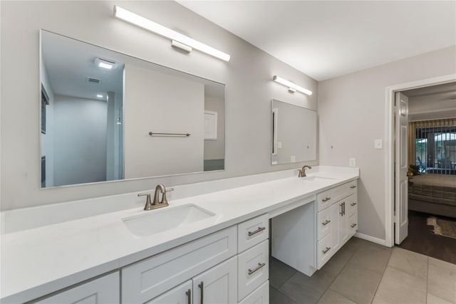 2 Summer Morning Court, The Woodlands, TX 77381