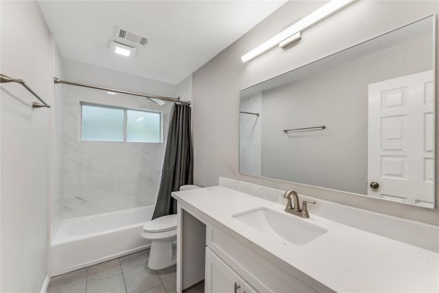 2 Summer Morning Court, The Woodlands, TX 77381