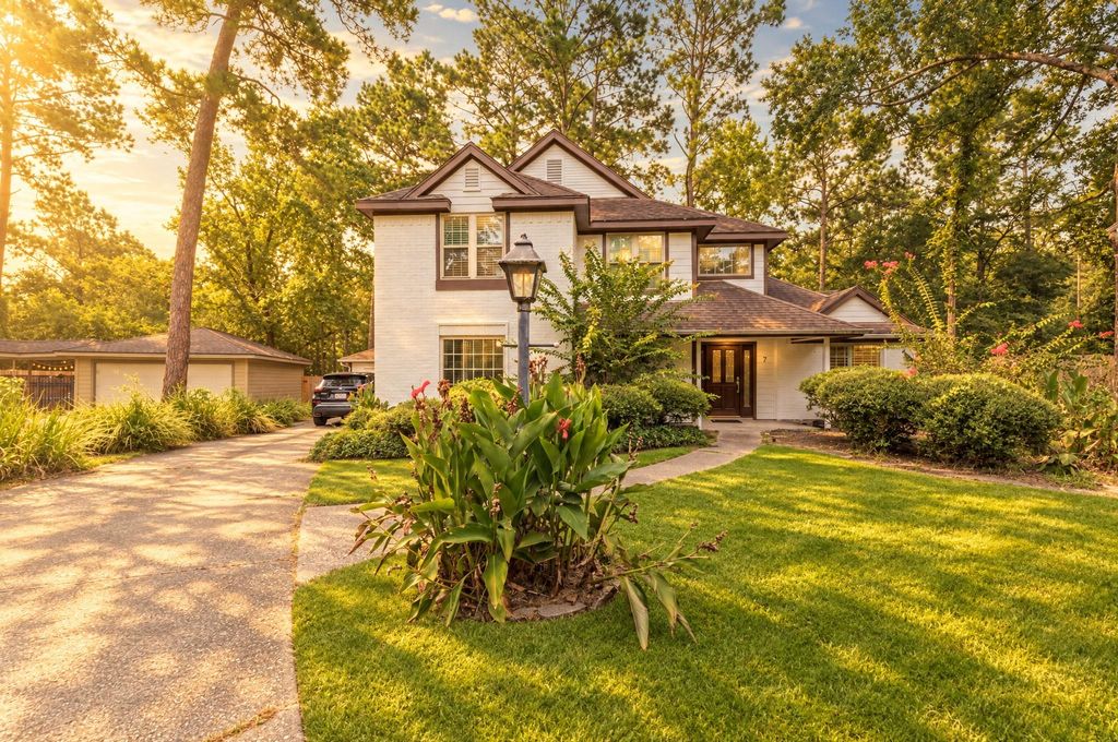 2 Summer Morning Court, The Woodlands, TX 77381