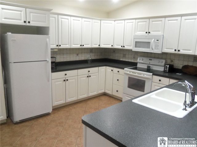 5 Pleasant Avenue, Pomfret, NY 14063