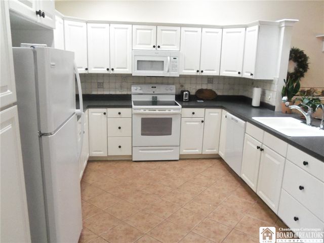 5 Pleasant Avenue, Pomfret, NY 14063