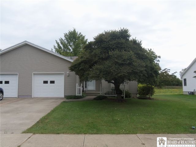 5 Pleasant Avenue, Pomfret, NY 14063