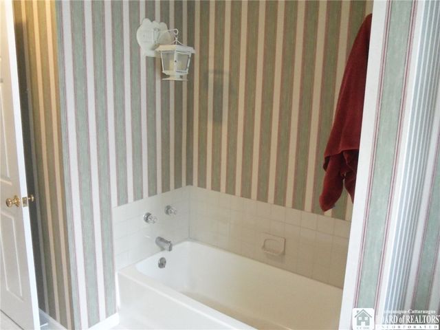 5 Pleasant Avenue, Pomfret, NY 14063