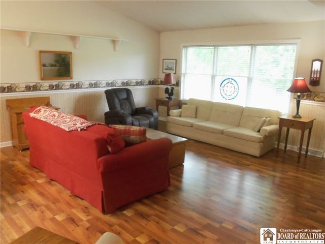 5 Pleasant Avenue, Pomfret, NY 14063