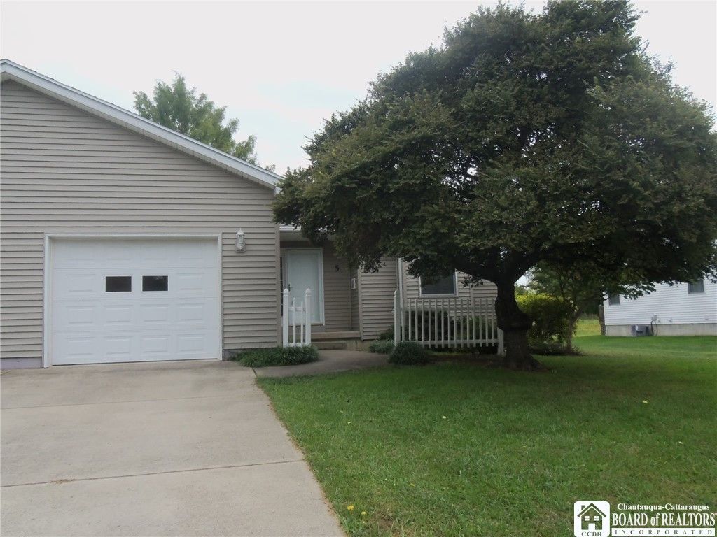 5 Pleasant Avenue, Pomfret, NY 14063