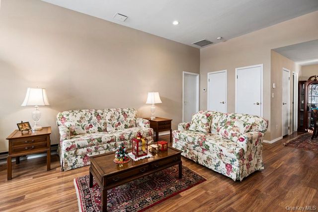 304 Gotham Way, Saint James, NY 11780