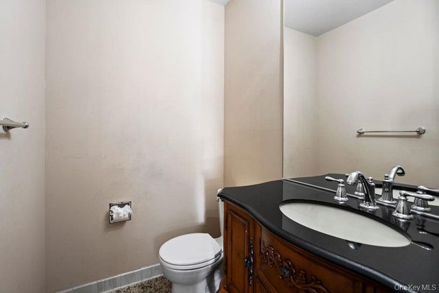 304 Gotham Way, Saint James, NY 11780