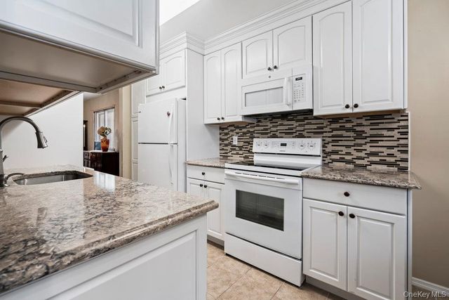 304 Gotham Way, Saint James, NY 11780