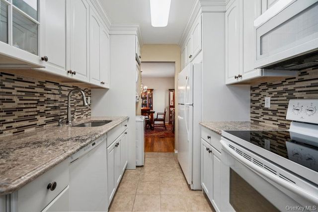 304 Gotham Way, Saint James, NY 11780